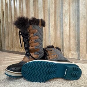 Sorel Tofino Felt Winter Boots (like new)